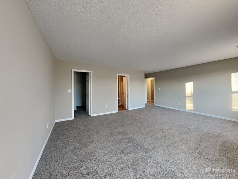 Building Photo - 6642 Southern Ridge Dr