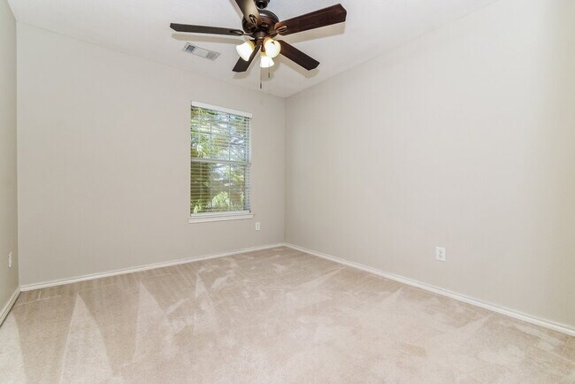 Building Photo - 1112 Hampton Dr