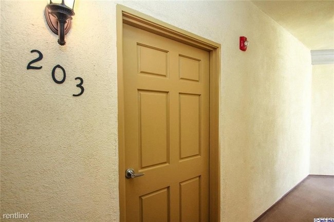 Building Photo - 540 E Angeleno Ave