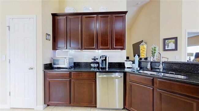 Building Photo - 1296 Lexington Manor SW