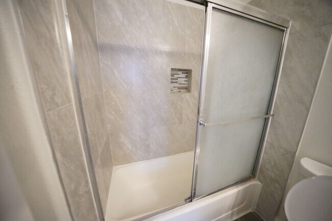 Building Photo - SHOWINGS START 4/1/2025