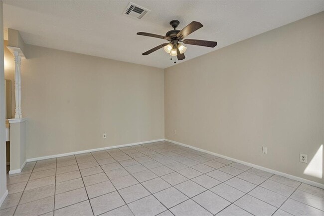 Building Photo - 3503 Dawnwood Dr