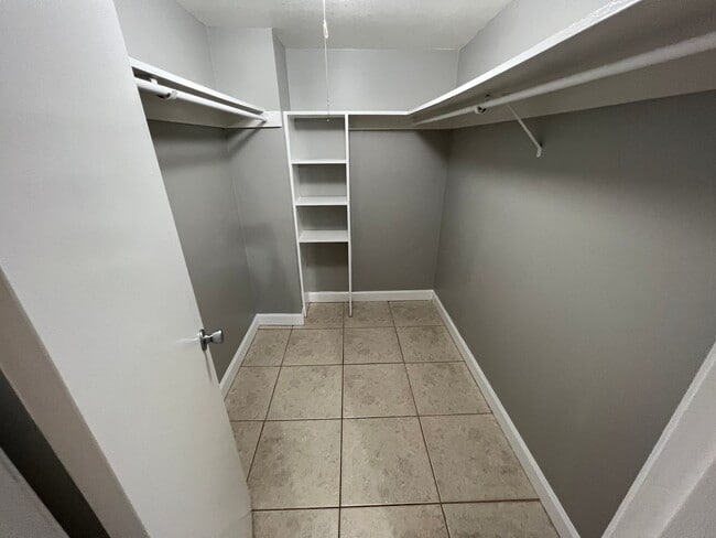 Building Photo - Altamonte Springs 1/1 Condo ~ Lakefront Community ~ Great Amenities!!