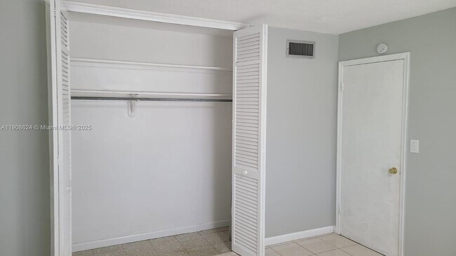 Building Photo - 1715 Wiley St