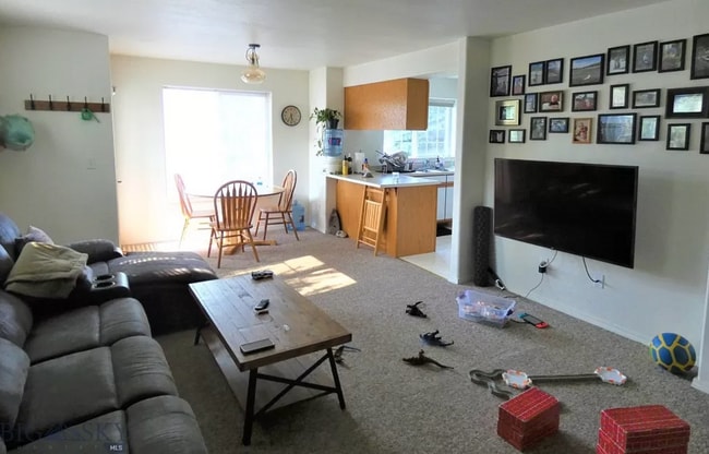 Building Photo - 3 Bedroom Apartment in Bozeman!