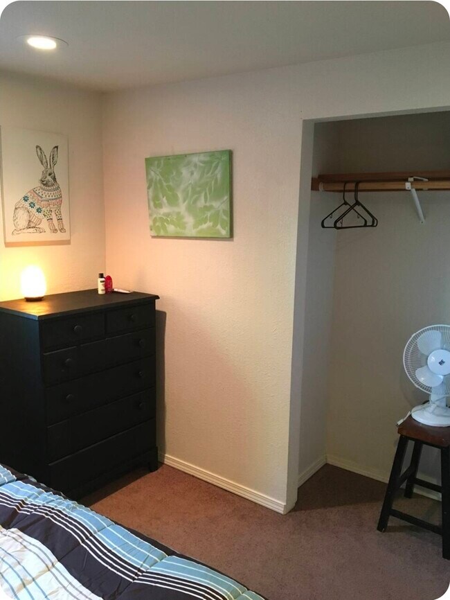 Building Photo - 2-112 S Florence St