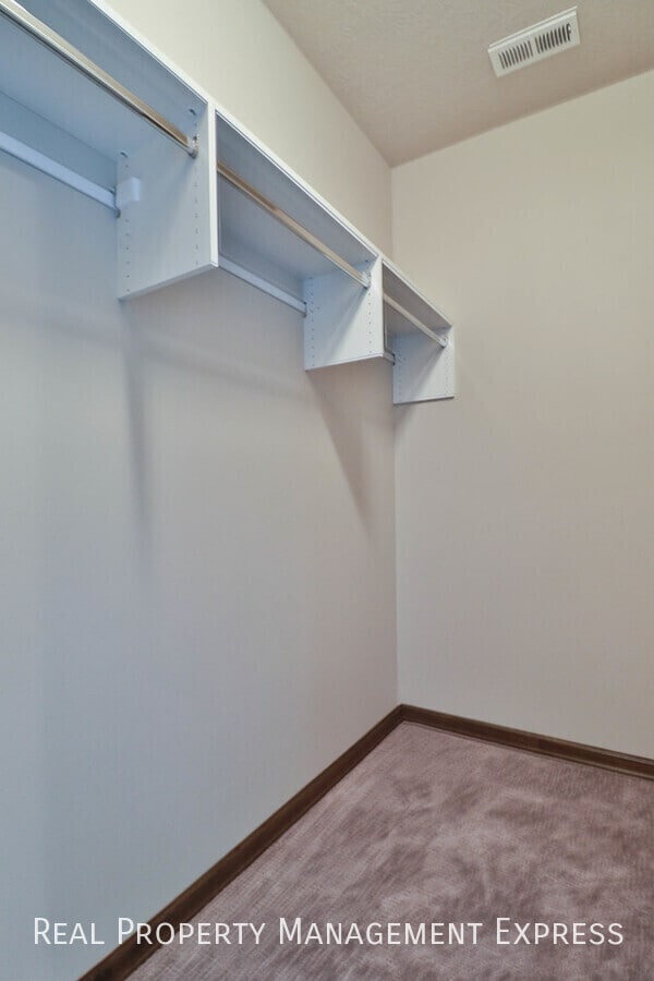 Building Photo - 3 Bedroom Luxury Townhome with 2-Stall Garage