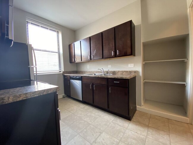 Open pantry storage area in the kitchen - 801-13 W. Cornelia