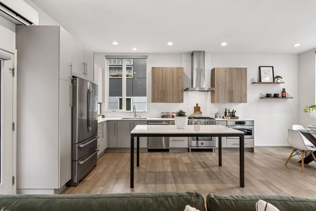 Building Photo - Judkin Parks Townhome