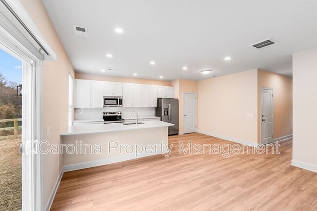 Building Photo - 645 Brookwood St