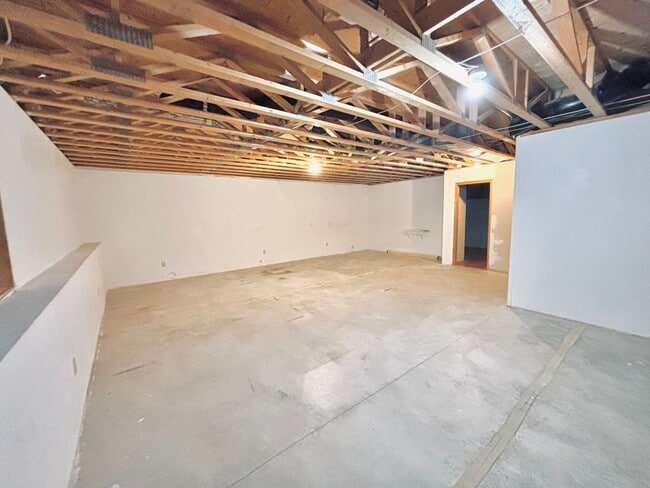Building Photo - Huge 5 bed home located in Maple Grove!