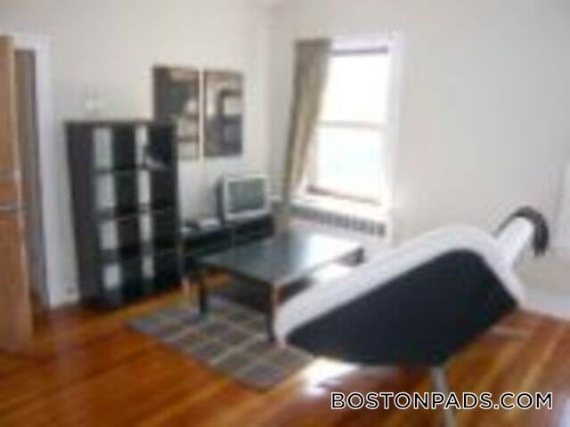 Building Photo - 435 Hanover St