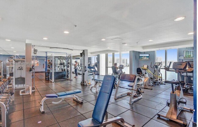 Building Photo - 7900 Harbor Island Dr