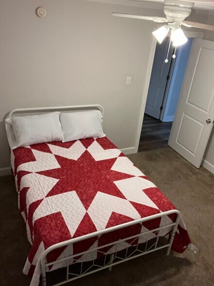 Building Photo - 2100 Old Taylor Rd