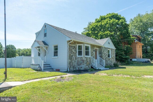 Building Photo - 75 Reeder Ave