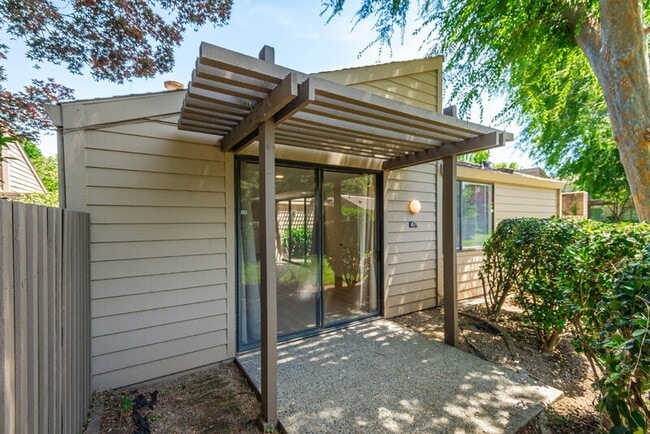 Building Photo - 478 Hartnell Pl