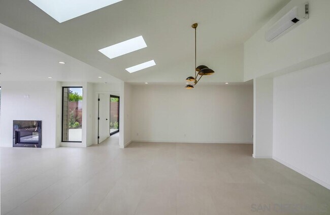 Building Photo - 14066 Crest Way