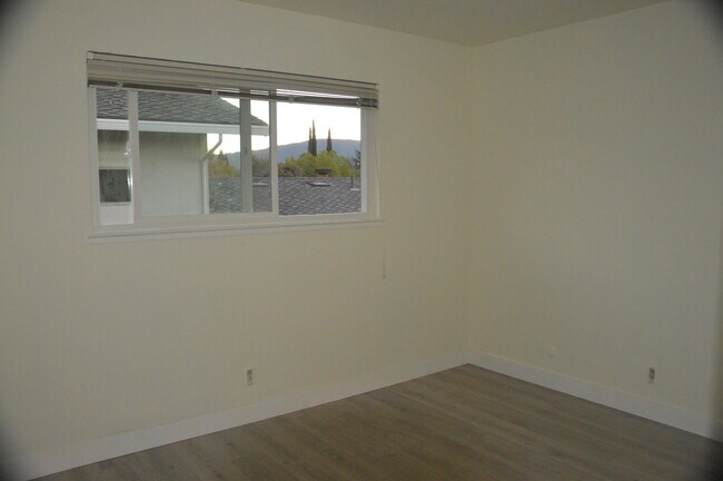 Building Photo - 84 Kim Louise Dr