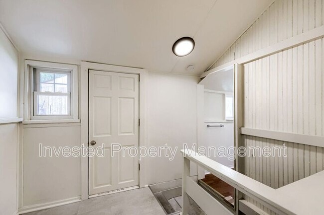 Building Photo - 3007 N Hooker St