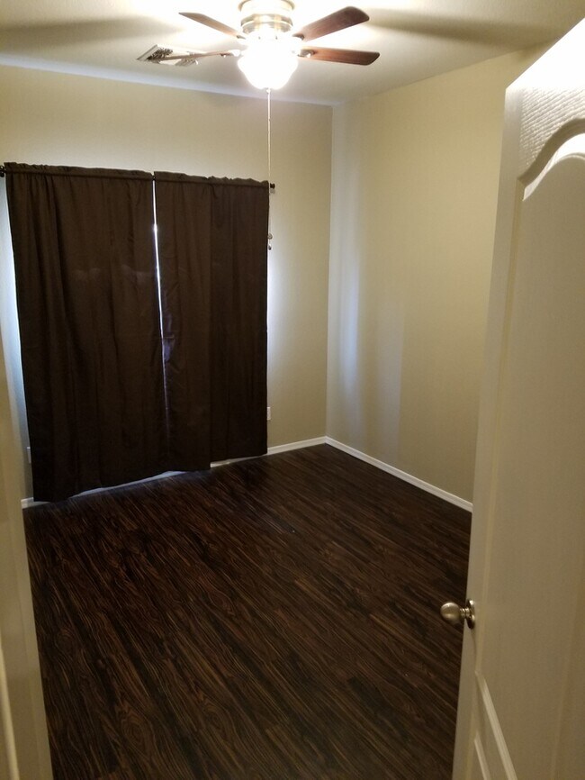 Building Photo - Beautiful 3/2 plus a den for rent near 27th Ave. & Roeser Rd.