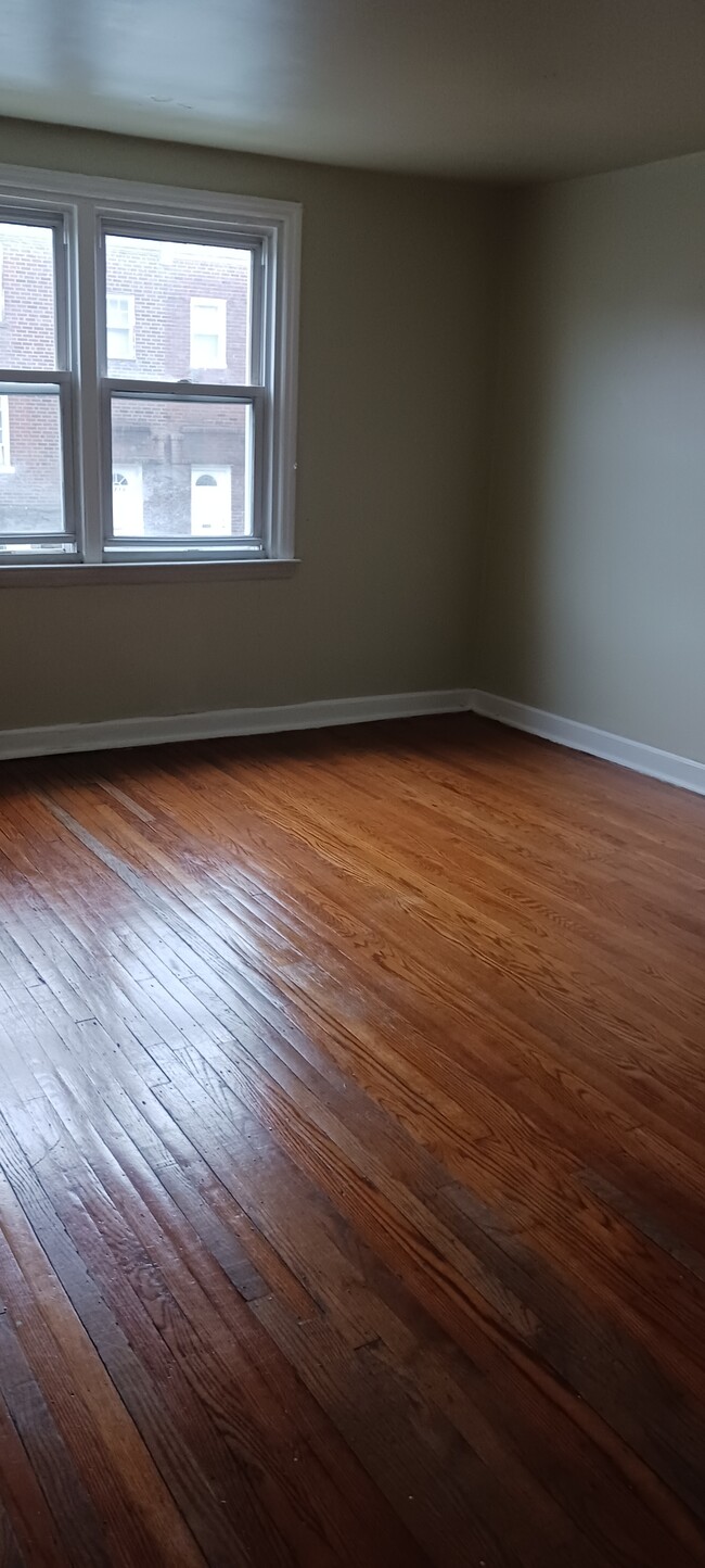 Hardwood Floors - 6309 Gardenia St