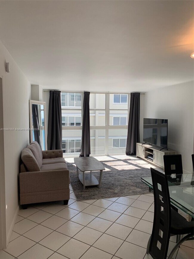 Building Photo - 1228 West Ave