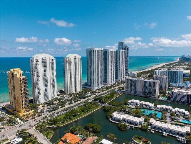 Building Photo - 16051 Collins Ave