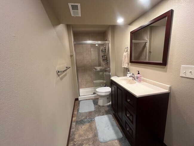 Building Photo - Beautiful single-family home in Berthoud!
