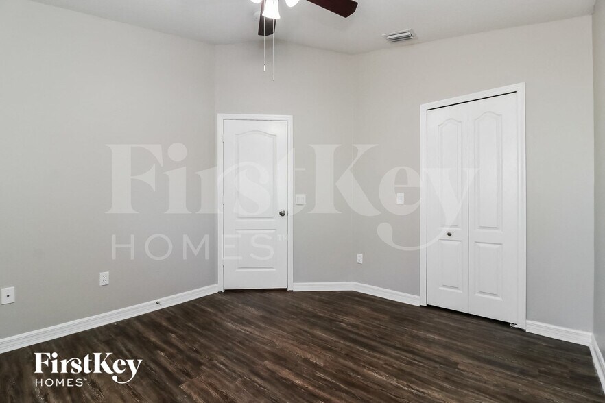 Building Photo - 905 Lake Shore Ranch Dr