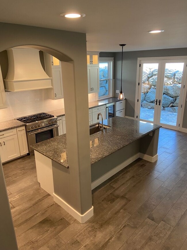 Building Photo - Beautifully remodeled 3 Bdrm+Master retrea...