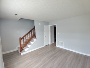 Building Photo - 33 Fonda Dr