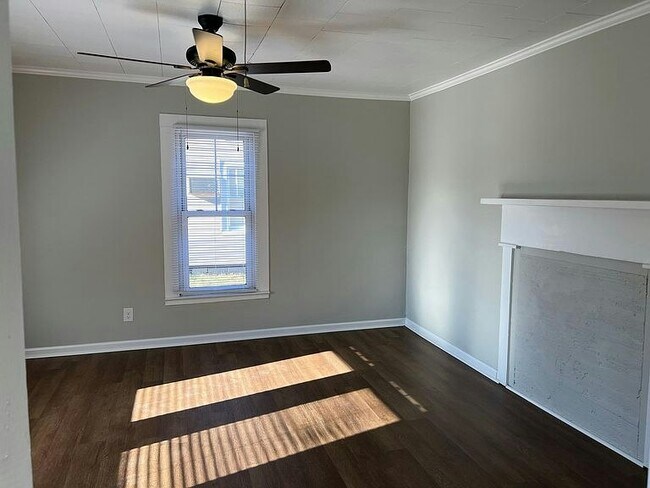 Building Photo - 136 Hairston St