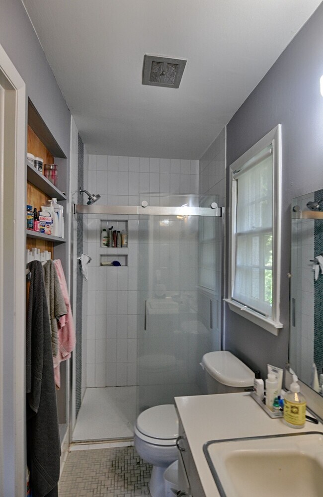 Building Photo - Lovely Ranch in Hope Valley North - Durham