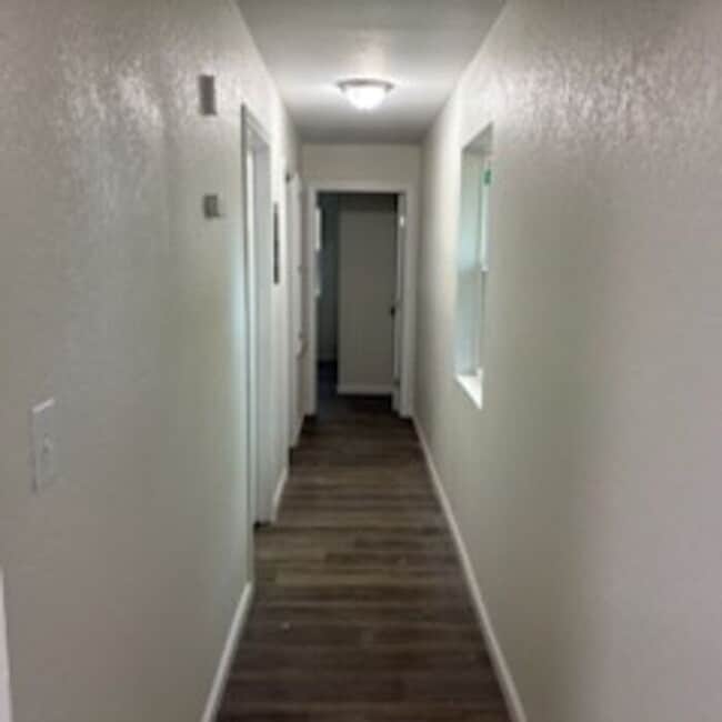 Building Photo - Beautiful newly remodeled 1/1 apartment!