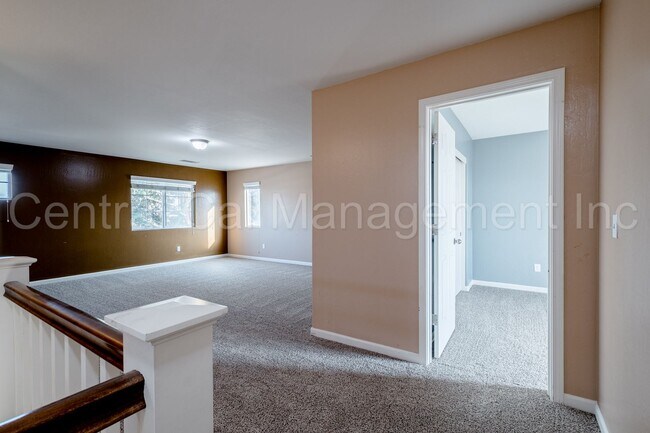 Building Photo - Large 4 Bedroom/2.5 Bath Home with a Large Loft - $2795 Per Month!