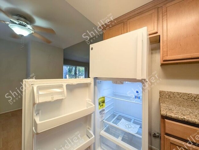 Building Photo - 2 Bed 1 Bath No one Above You