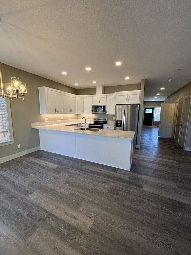 Building Photo - 388 Seven Oaks Ln