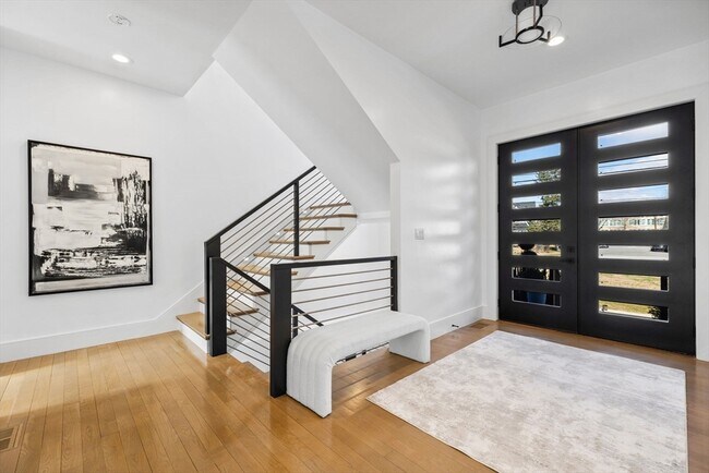 Building Photo - 706 Saw Mill Brook Pkwy