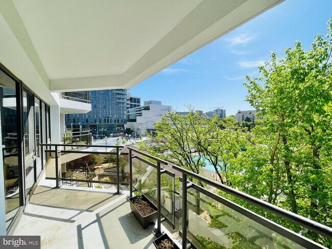 Building Photo - 1530 Key Blvd