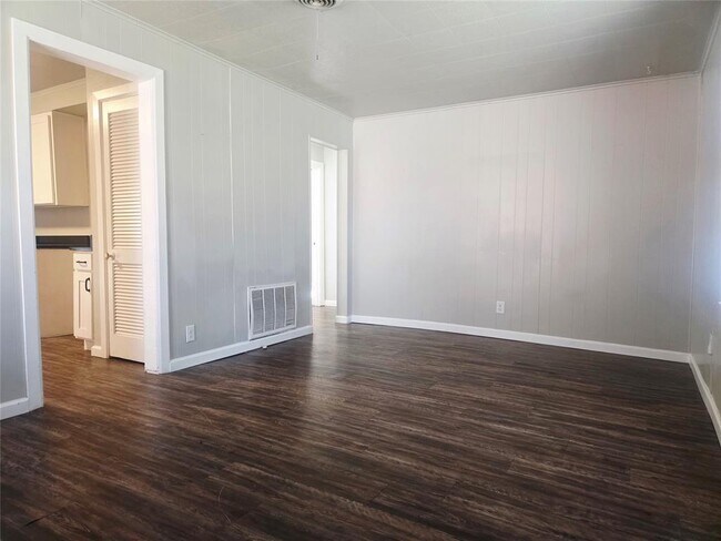 Building Photo - 307 E Kittyhawk Dr