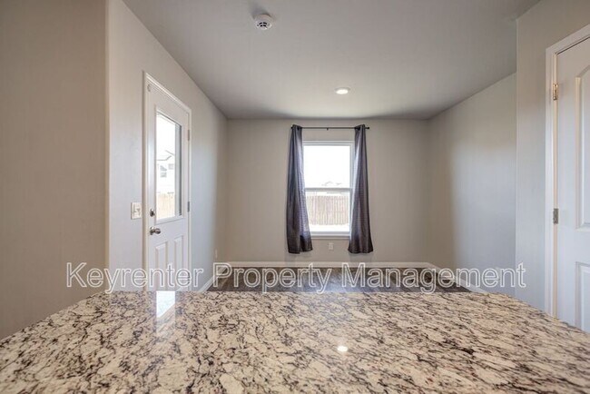 Building Photo - 1612 Maroon Dr