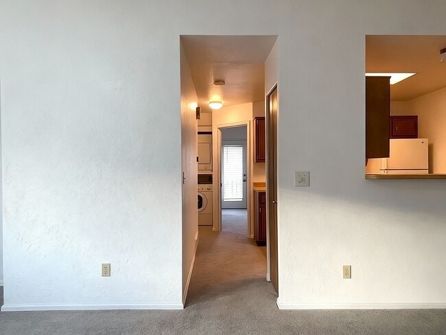 Building Photo - Cozy 2 bedroom Townhouse in Cheyenne Mountain with VIEWS of mountains