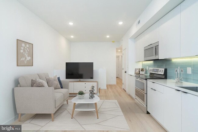 Primary Photo - 2721 N Howard St