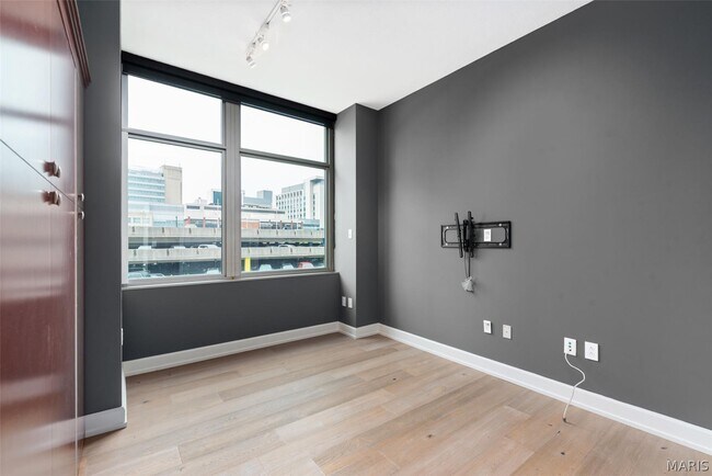 Building Photo - 4909 Laclede Ave