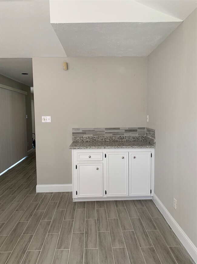 Building Photo - 15303 Paseo Del Rey Dr