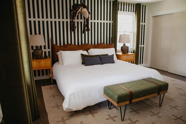 Building Photo - 946 Magnolia St SE