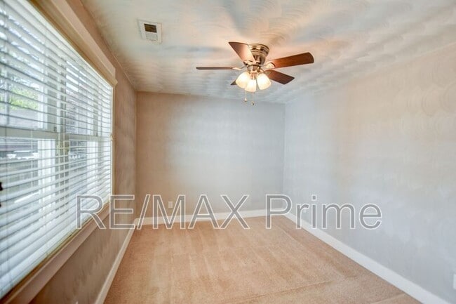 Building Photo - 7304 Major Ave