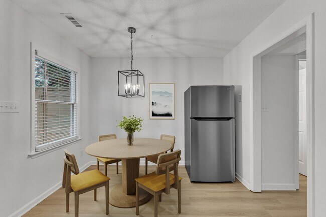 Building Photo - 104-106 N Franklin St