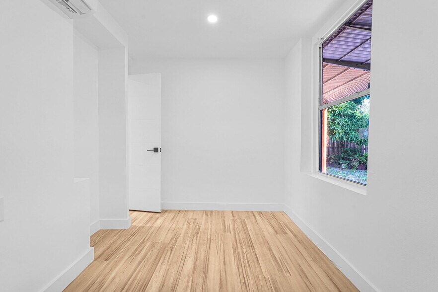 Building Photo - 2419 Coolidge St