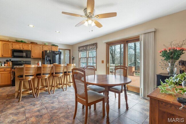 Building Photo - 2725 Timberline Dr